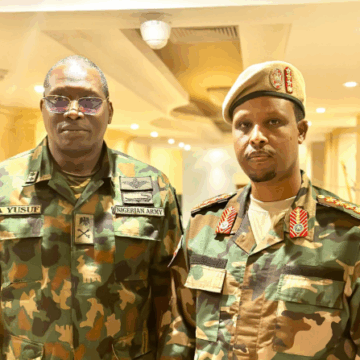 Maxey kawada hadleyn Taliyaha ciidanka dhulka iyo dhiggiisa dalka Nigeria ?