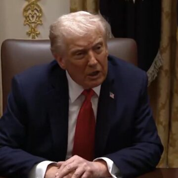 Donlad Trump oo sheegtay inuu cirib tiri doono Xamaas