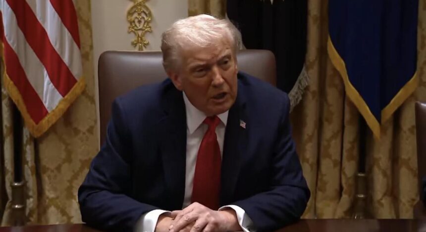 tump Donlad Trump oo sheegtay inuu cirib tiri doono Xamaas