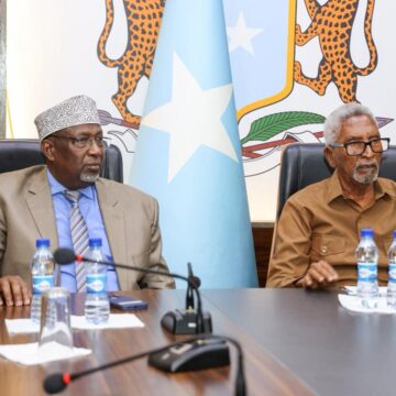 580058121_1368290798670856_2259596714548931241_n Guddoonka labada aqal oo kulan la yeeshay Guddiga La-socodka iyo Dib-u-eegista Dastuurka ee Baarlamaanka