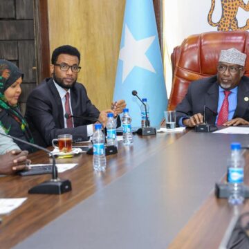 Guddoomiye Aadan Madoobe oo shir guddoomiyay kulanka guddiga joogtada ee golaha shacabka