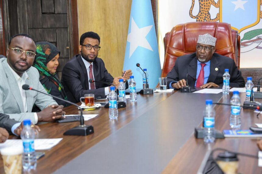 Guddoomiye Aadan Madoobe oo shir guddoomiyay kulanka guddiga joogtada ee golaha shacabka