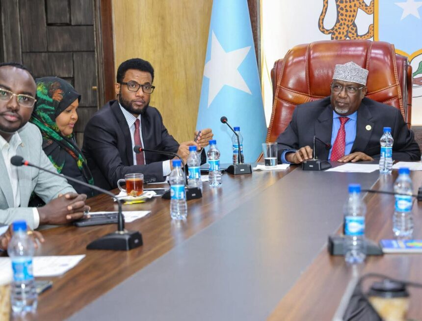 Guddoomiye Aadan Madoobe oo shir guddoomiyay kulanka guddiga joogtada ee golaha shacabka