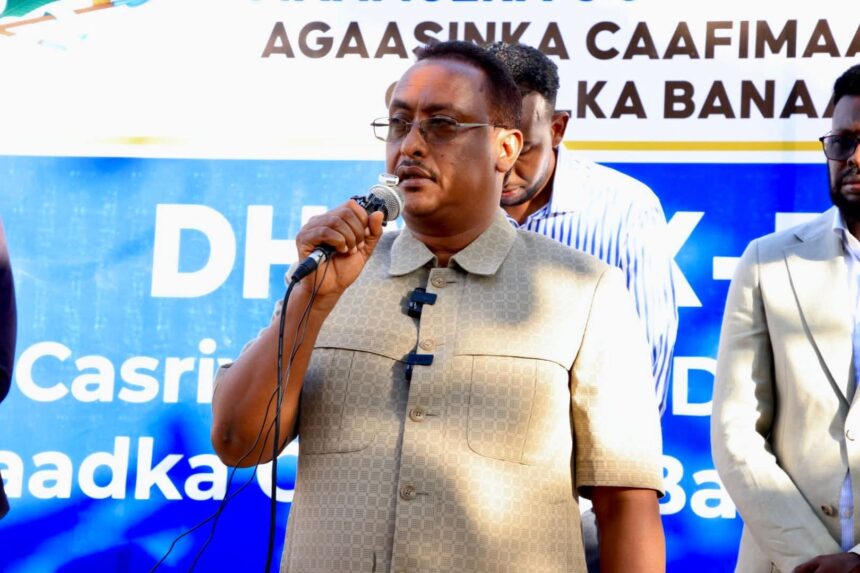 FB_IMG_1763192370377 Duqa Muqdisho oo dhagax dhigay dib u dayartirka xarumo caafimaad