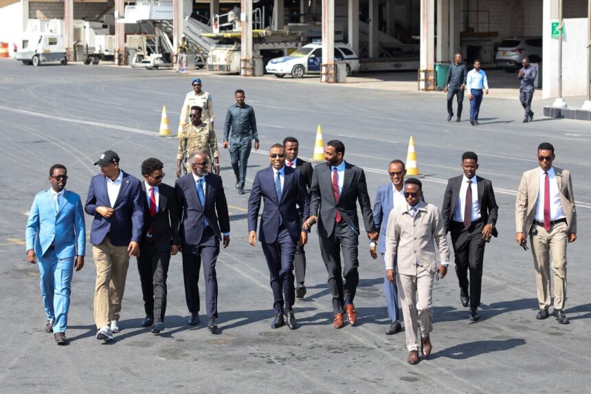 Ra’iisul Wasaare Xamse oo u baxay safar dibada ah