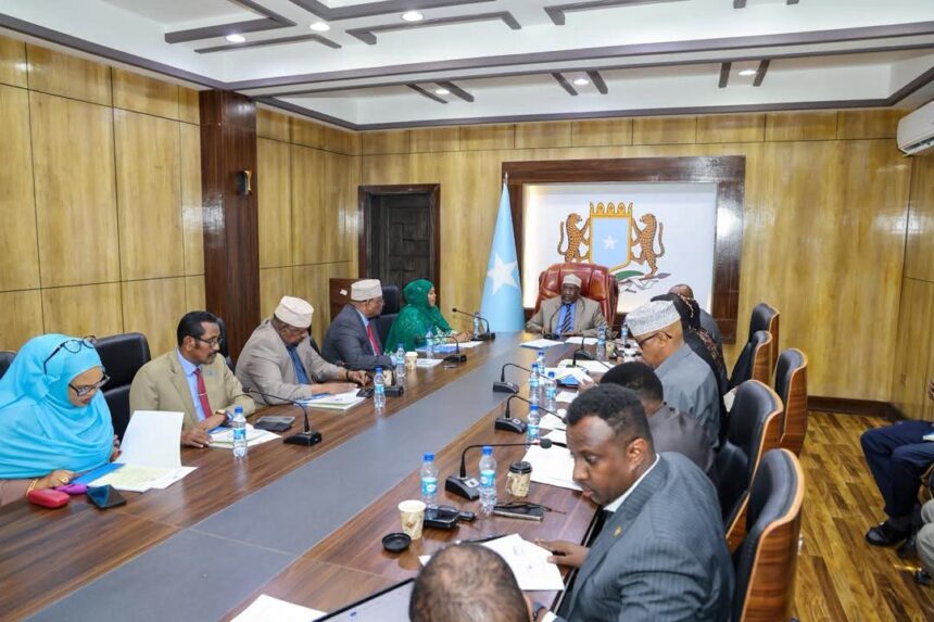 FB_IMG_1764241208181 Guddiga Joogtada ee golaha shacabka oo kulan xasaasi ah yeeshay