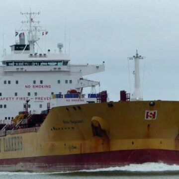 Midowga Yurub oo Markab dagaal u soo diray xeebaha Soomaaliya