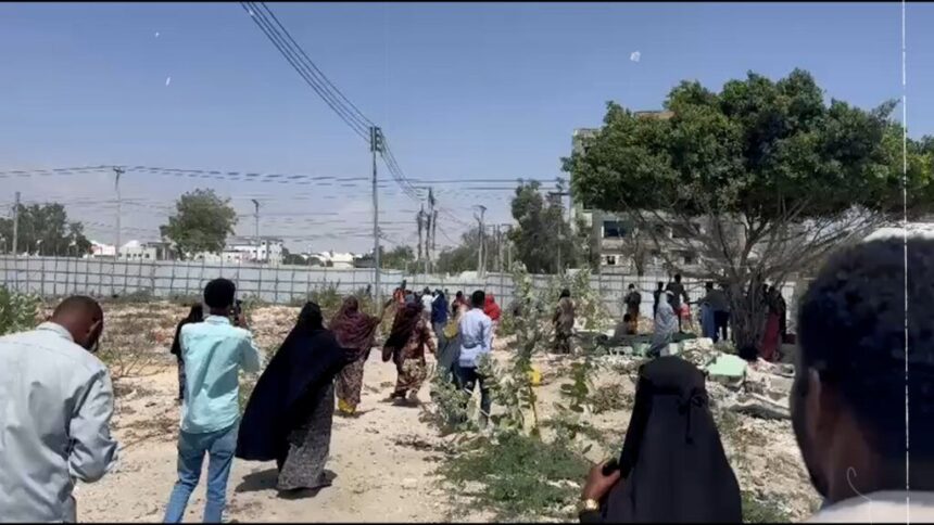 595531520_122270043758245326_7260008588113095926_n Ciidamo katirsan Booliska Somalia iyo dad shacab ah oo isku horfadhiya Dab-damiska