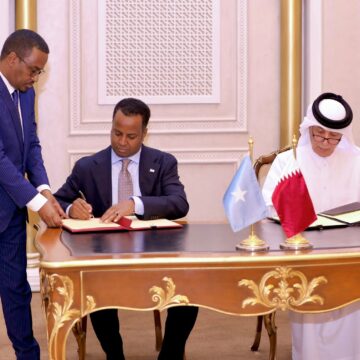 FB_IMG_1765266510295 Somalia iyo Qatar oo bilaabay kalfadhigii ugu horeeyay ee ay yeshaan guddiga wadajir ee Iskaashiga
