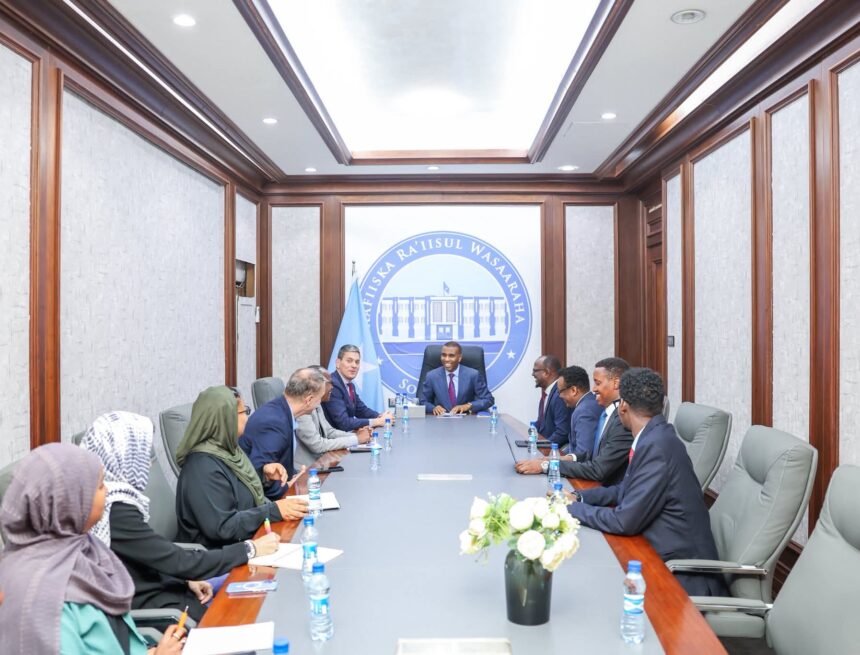 FB_IMG_1765282640956 RW Xamsa oo kulan la qaatay madax ka socotay hay’adda Caalamka ee Samafalka