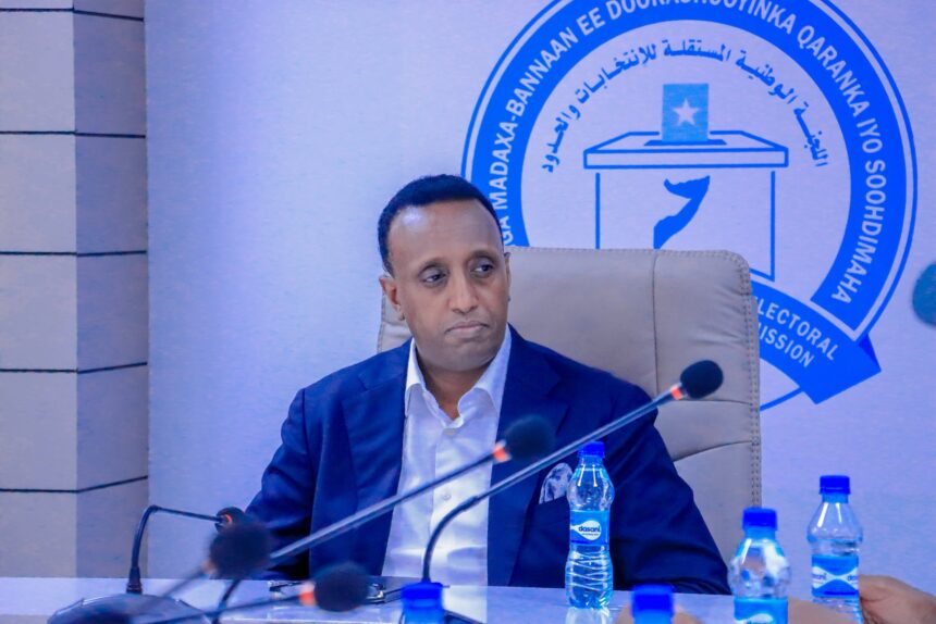Guddoomiyaha-Guddiga-Doorashooyinka-Qaranka Somalia’s Electoral Commission Rejects Claims of Incumbent Advantage in Banadir Vote