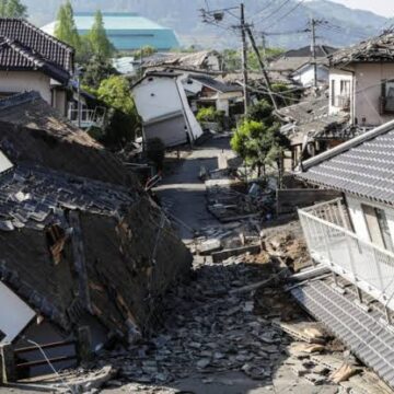 images (78) Dhulgariir ku dhuftay Japan oo tobanaan qof ay ku dhinteen