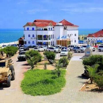 Siciid Deni iyo xubnaha madasha Samatabixinta oo ku wajahan Kismaayo