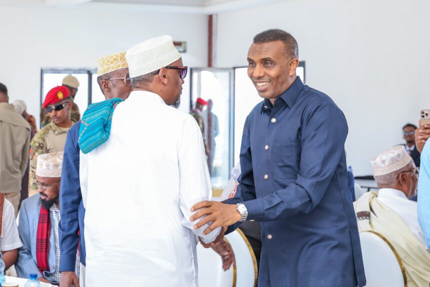 Muxuu kala hadlay RW Xamsa Odayaasha dhaqanka ee deegaanada Puntland, Jubbaland iyo Waqooyi Bari