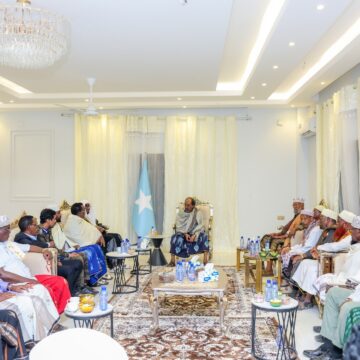 Madaxweyne Xasan Sheekh oo kulamo kawada magaalada Laascaanood