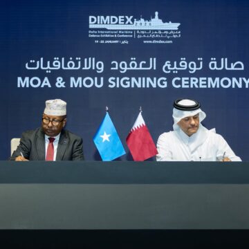 Soomaaliya iyo Qatar oo kala saxiixday heshiis iskaashi difaac