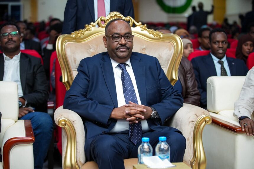 Siciid Deni oo Eedeeyn kulul u jeediyay dowladda federaalka