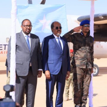 Madaxweynaha Soomaaliya iyo wefdi uu hoggaaminayo oo gaaray Laascaanood