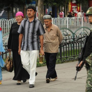 180201130446-xinjiang-urumqis-grand-bazaar Dowladda Shiinaha oo cadaadis xun saaray Muslimiinta ku nool dalkaasi