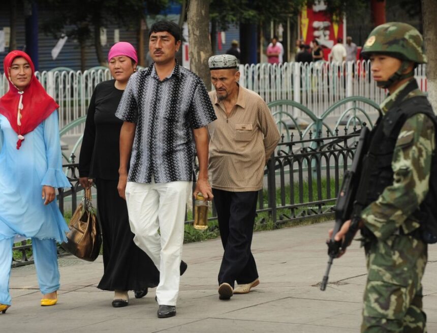 180201130446-xinjiang-urumqis-grand-bazaar Dowladda Shiinaha oo cadaadis xun saaray Muslimiinta ku nool dalkaasi