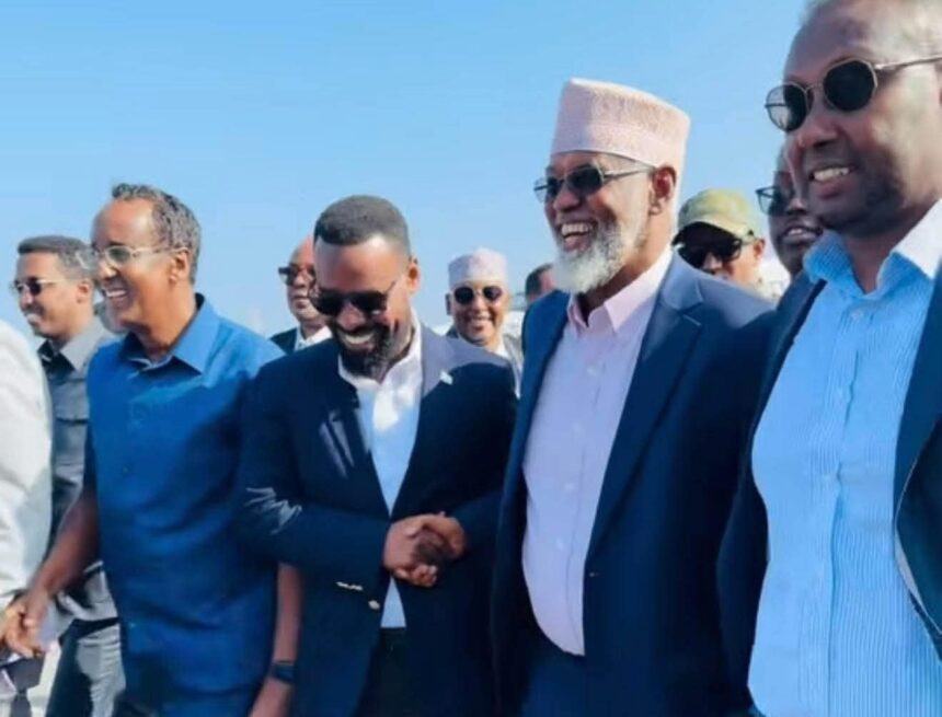 Axmed Madoobe oo muddo dheer kaddib kasoo degay Muqdisho