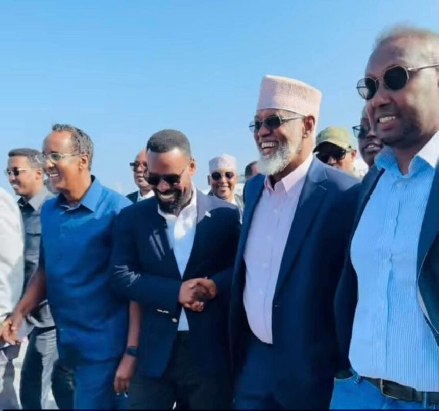 Axmed Madoobe oo muddo dheer kaddib kasoo degay Muqdisho