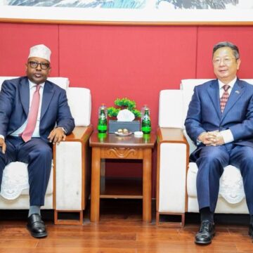 Maxey kawada hadleyn wasiirka Gaashaandhigga Somalia iyo safiirka Shiinaha ?