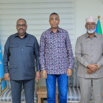 Maxey kawada hadleyn RW Xamsa, Axmed Madoobe iyo Siciid Deni ?