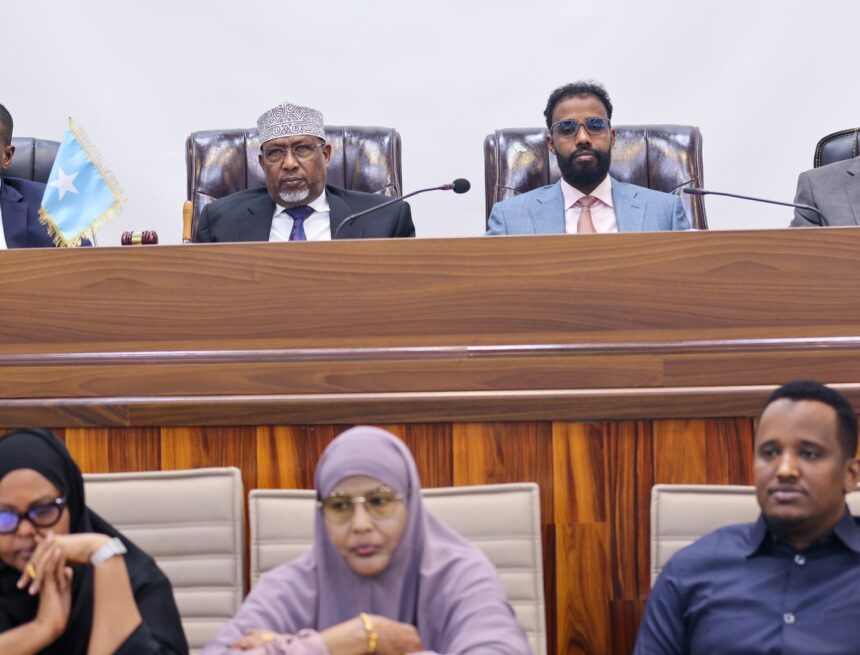 Baarlamaanka Soomaaliya oo maanta si rasmi ah u soo gebagebeeyey Cutubyada…