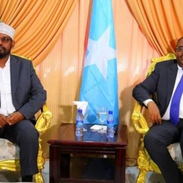 Deni-iyo-Madoobe Puntland and Jubaland condemn federal move to turn back security flights.