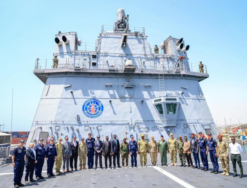 Markab dagaal oo ay lee dahay Turkiga oo soo gaaray Muqdisho