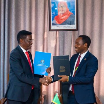 Soomaaliya iyo Tanzania oo heshiis muhiim ah kala saxiixday