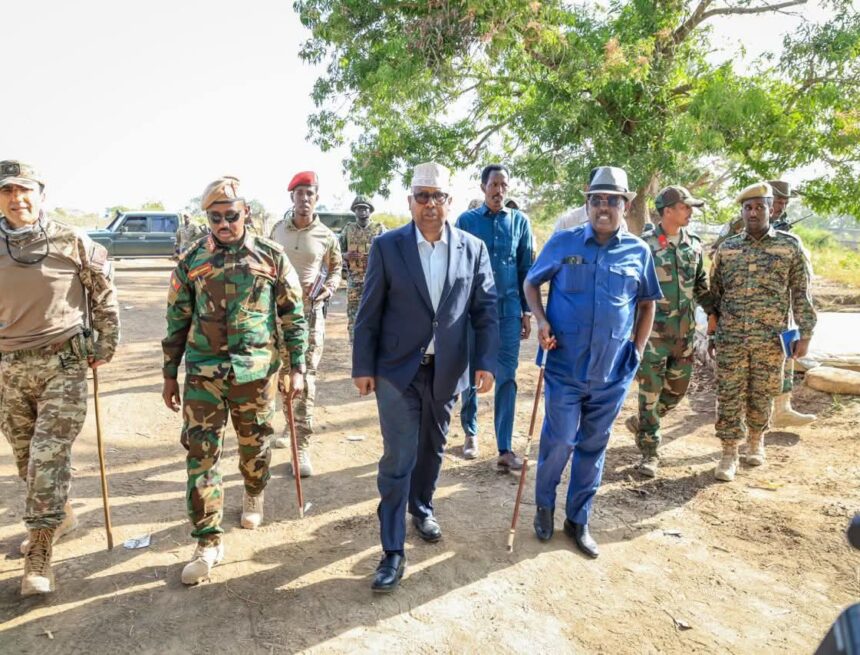 FB_IMG_1771312559200 Wasiirka Gaashaandhigga Soomaaliya oo booqday furimaha dagaalka ee gobolka Shabeellaha Hoose