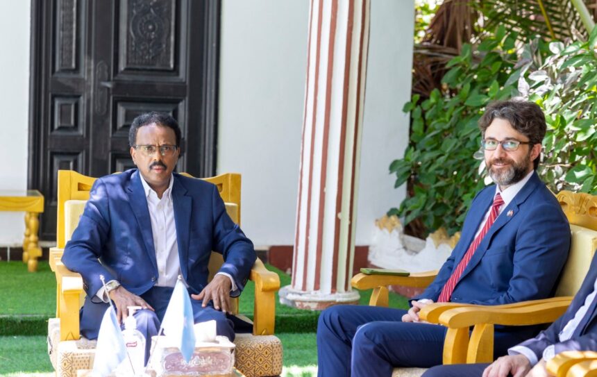 Farmaajo oo kulan la qaatay Danjiraha Turkiga u fadhiya Soomaaliya