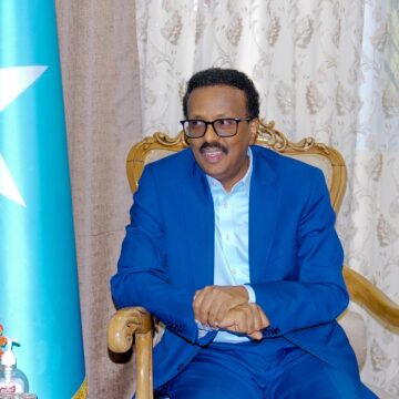 Farmaajo oo dalbaday in dowladda ay joojiso caburinta ay ku heyso Bajaajleyda Muqdisho