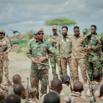 Taliyaha ciidanka xoogga oo tagay furimaha dagaalka ee gobolka Bakool