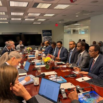 Wasiirka-Maaliyadda-iyo-wafdi World Bank Snubs Somalia Funding Plea Amid Deepening Political Uncertainty