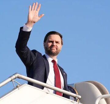 Muxuu u tagaya madaxweyne ku-xigeenka Mareykanka dalka Pakistan ?