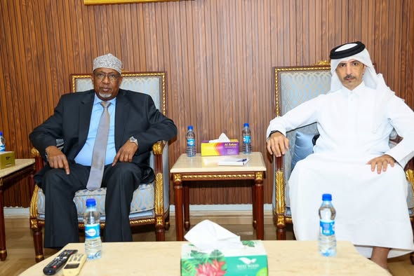 726349976_1598135628544149_3308252659731499792_n Maxey kawada hadleyn hoggaamiye Aadan Madoobe iyo safiirka Qatar u fadhiya Soomaaiya ?
