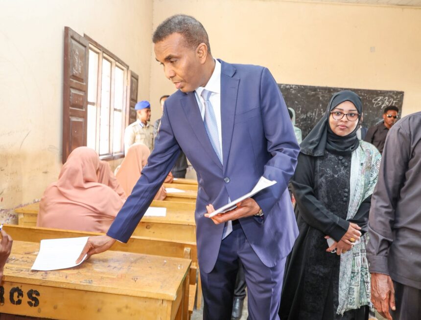 RW Xamsa oo daah-furay Imtixaanka dugsiga sare oo sannadkan ay galayaan in ka badan 44 kun oo arday