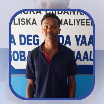 730570604_2131768590713718_4363562296630649711_n Weriye Cabdullaahi Abuukar oo ciidanka Booliska ku xireen Muqdisho