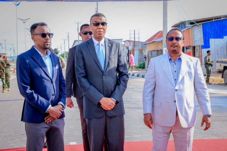 Ra’iisul wasaare Xamsa oo xariga ka jaray waddo muhiim u ah shacabka degmada Deyniile