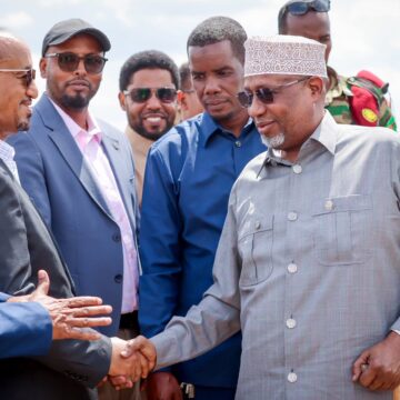 Baydhabo: Aadan Madoobe oo ka warbixiyay safarkii uu ku joogay  Muqdisho