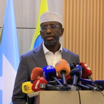 Madaxweyne Shariif ” waxaan ka xumahay in ciidankii aan qeybta ka ahaa dhismihiisa laigu soo weeraro”