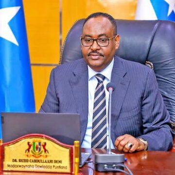 Siciid Deni Puntland oo madaxweyne Xasan ku eedeeysay in uu abuuray burcad badeed hubeysan oo weerara Maraakiibta