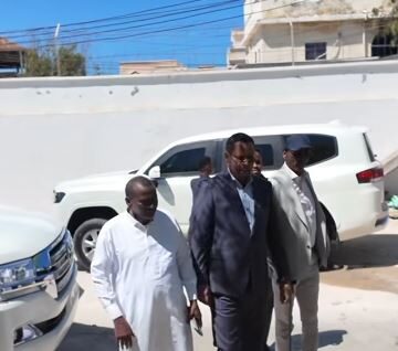 Ergo ka socota Villa Somalia oo kulan la leh madaxweynihii hore ee dalka Shariif Sheekh Axmed