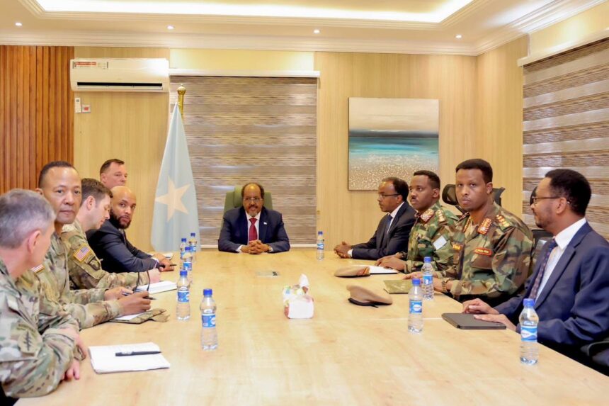 Muxuu kala hadlay madaxweyne Xasan Sheekh Taliyaha ciidamada Mareykanka ee AFRICOM ?