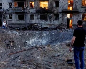 Uk In ka badan 13 qof oo ku dhintay weerarro culus oo uu Ruushku ku qaaday Ukraine