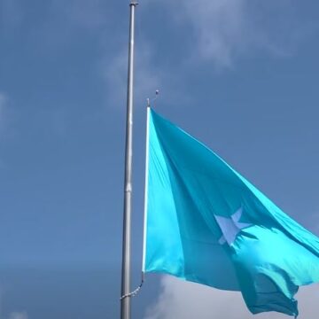 calanka Calanka Soomaaliya oo hoos loo dhigay muddo 3 cisho ah sabab la xiriirta geerida Amiirka Qatar