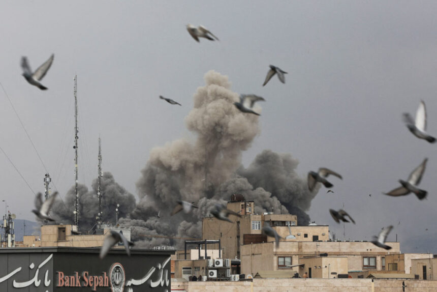 Smoke rises following an explosion, after Israel and the U.S. launched strikes on Iran, in Tehran Shiinaha oo si kulul uga hadlay dagaalka dib u biloowday ee Bariga Dhexe